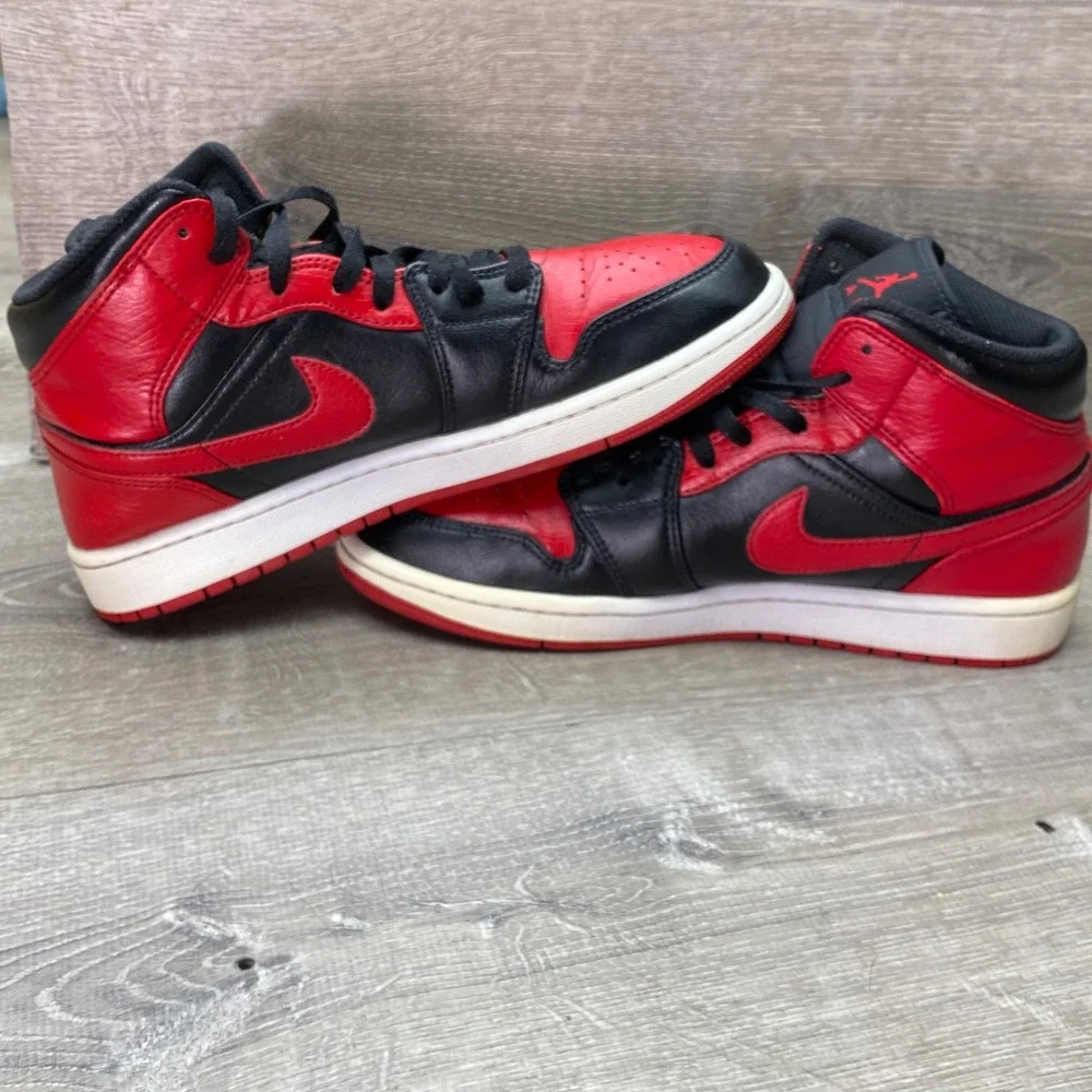 Jordan Shoes Air Jordan 1 Mid Banned 2020 Mens 9 Black Red Leather‎ 554724-074